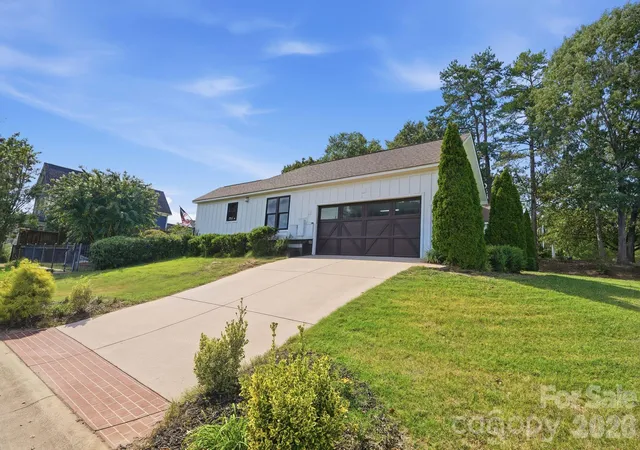 Photo 2 of Single family home for sale at 12632 Sulgrave Dr, Huntersville, NC 28078 | MLS# 4424393 | Listing updated on 2026-10-03