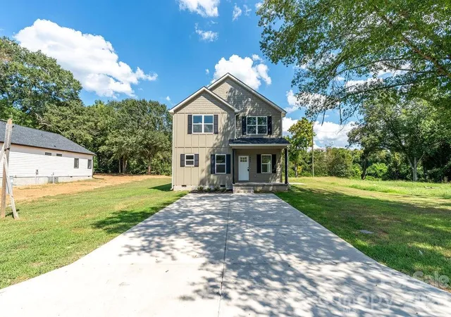 Photo 1 of Single family home for sale at 1402 N Modena St, Gastonia, NC 28054 | MLS# 4424394 | Listing updated on 2026-09-29