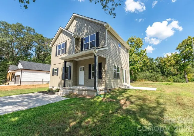 Photo 3 of Single family home for sale at 1402 N Modena St, Gastonia, NC 28054 | MLS# 4424394 | Listing updated on 2026-09-29