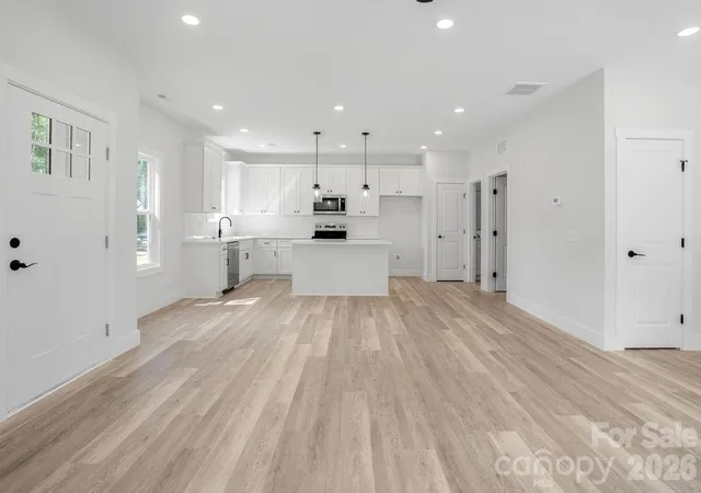 Photo 3 of Single family home for sale at 1402 N Modena St, Gastonia, NC 28054 | MLS# 4424394 | Listing updated on 2026-09-29