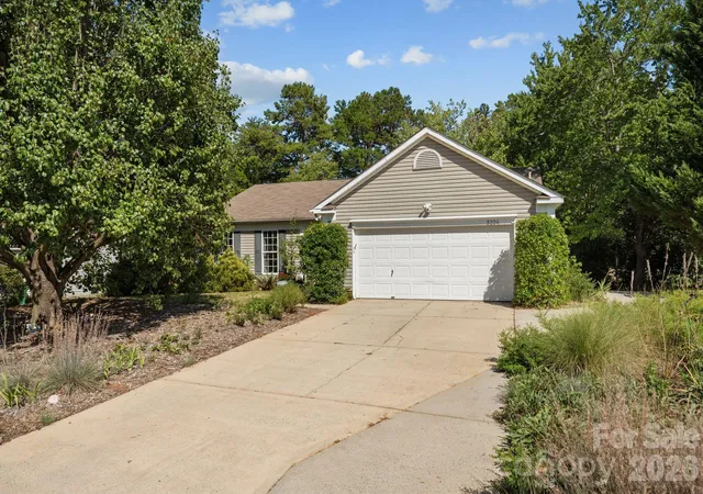 Photo 1 of Single family home for sale at 5204 Ashie Ave, Matthews, NC 28104 | MLS# 4424402 | Listing updated on 2026-10-01