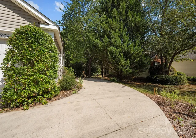 Photo 2 of Single family home for sale at 5204 Ashie Ave, Matthews, NC 28104 | MLS# 4424402 | Listing updated on 2026-10-01