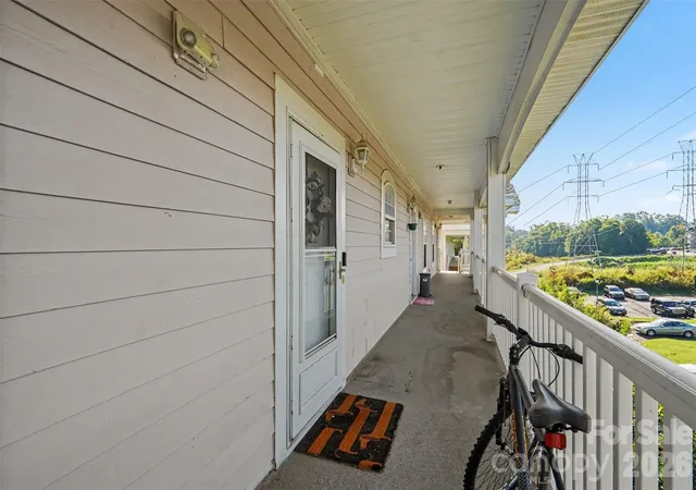 Listing Photo 2 - Condo for sale in building located at 9243 Mdw Vis Rd, Charlotte, NC 28213 - Unit #302