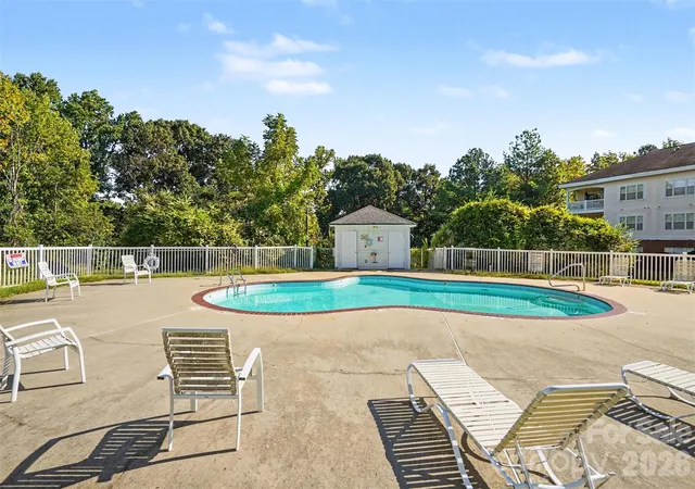 Listing Photo 5 - Condo for sale in building located at 9243 Mdw Vis Rd, Charlotte, NC 28213 - Unit #302
