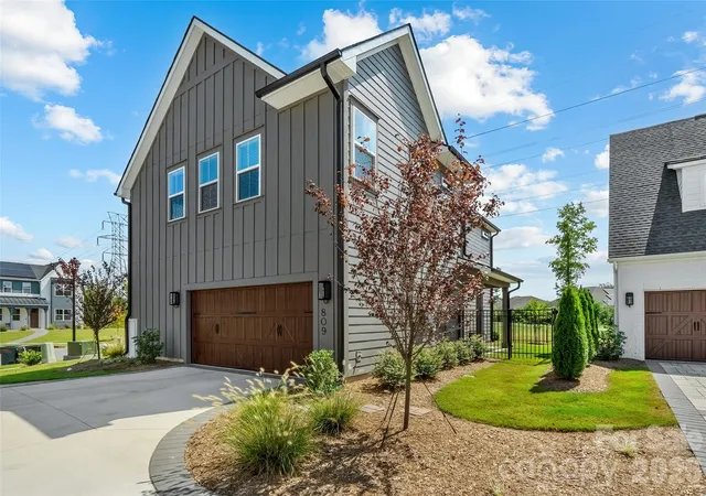 Photo 2 of Single family home for sale at 809 Terra Dr, Fort Mill, SC 29708 | MLS# 4424406 | Listing updated on 2026-09-17