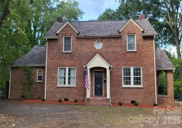 Photo 1 of Single family home for sale at 504 Chesterfield Ave, Lancaster, SC 29720 | MLS# 4424408 | Listing updated on 2026-09-23