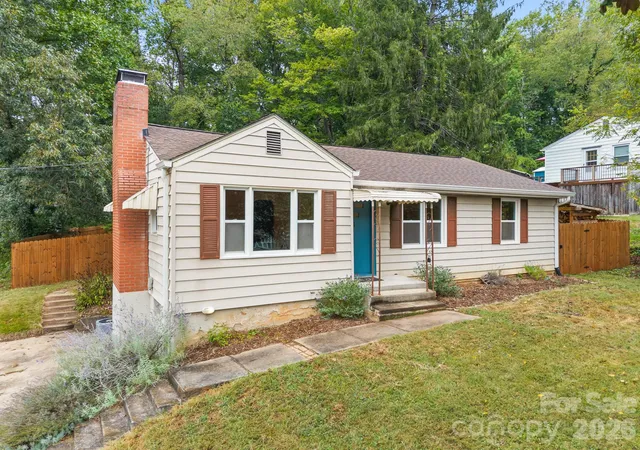Photo 1 of Single family home for sale at 400 Monte Vista Rd, Candler, NC 28715 | MLS# 4424409 | Listing updated on 2026-10-01