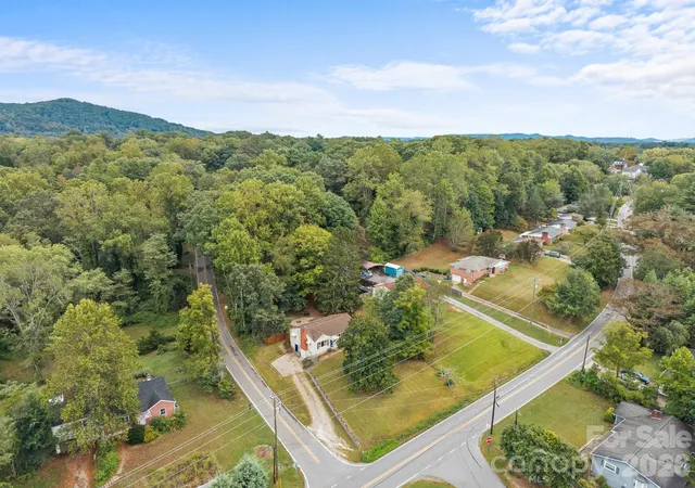 Photo 3 of Single family home for sale at 400 Monte Vista Rd, Candler, NC 28715 | MLS# 4424409 | Listing updated on 2026-10-01