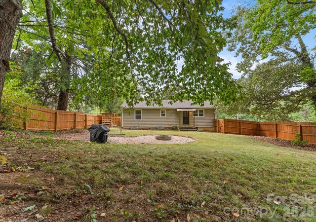 Photo 3 of Single family home for sale at 400 Monte Vista Rd, Candler, NC 28715 | MLS# 4424409 | Listing updated on 2026-10-01