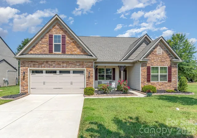 Photo 1 of Single family home for sale at 2010 Knocktree Dr, Indian Trail, NC 28079 | MLS# 4424411 | Listing updated on 2026-09-17