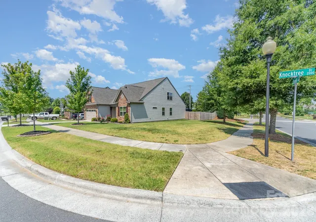 Photo 3 of Single family home for sale at 2010 Knocktree Dr, Indian Trail, NC 28079 | MLS# 4424411 | Listing updated on 2026-09-17