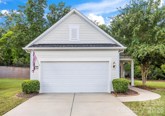 Photo 2 of Single family home for sale at 3008 Autumn Hl Ln, Fort Mill, SC 29707 | MLS# 4424412 | Listing updated on 2026-09-16