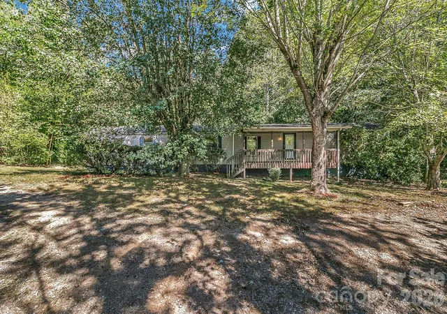 Photo 3 of Single family home for sale at 17 Blackberry Ln, Candler, NC 28715 | MLS# 4424424 | Listing updated on 2026-09-30