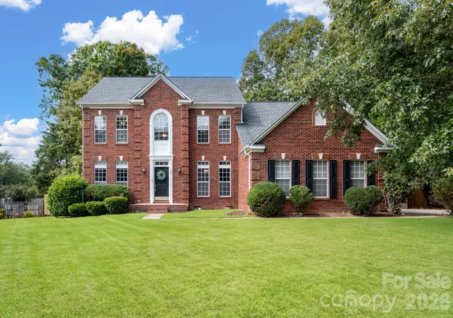 Photo 1 of Single family home for sale at 124 Doby Crk Ct, Fort Mill, SC 29715 | MLS# 4424436 | Listing updated on 2026-10-08