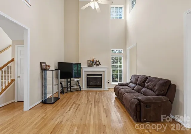 Photo 4 of Single family home for sale at 124 Doby Crk Ct, Fort Mill, SC 29715 | MLS# 4424436 | Listing updated on 2026-10-08