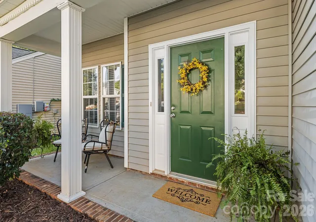 Photo 2 of Single family home for sale at 5520 Waverly Lynn Ln, Charlotte, NC 28269 | MLS# 4424437 | Listing updated on 2026-10-03