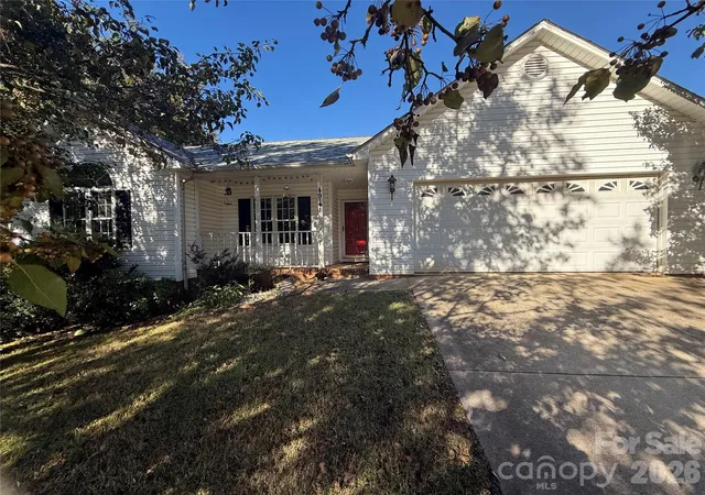 Photo 1 of Single family home for sale at 4917 Pond Ct, Conover, NC 28613 | MLS# 4424441 | Listing updated on 2026-10-18