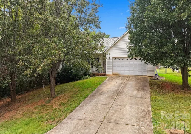 Photo 2 of Single family home for sale at 4917 Pond Ct, Conover, NC 28613 | MLS# 4424441 | Listing updated on 2026-09-18