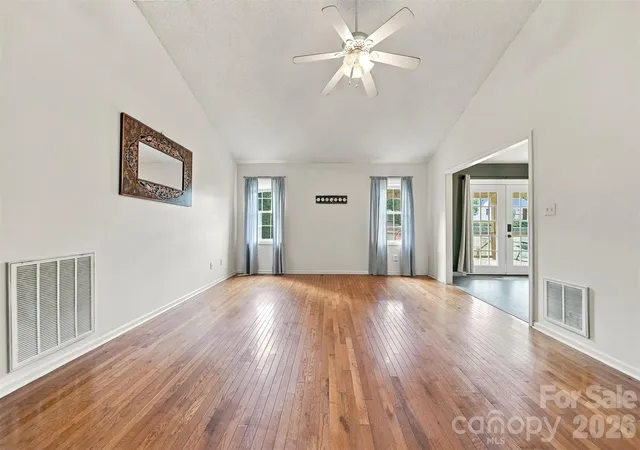 Photo 4 of Single family home for sale at 4917 Pond Ct, Conover, NC 28613 | MLS# 4424441 | Listing updated on 2026-09-18