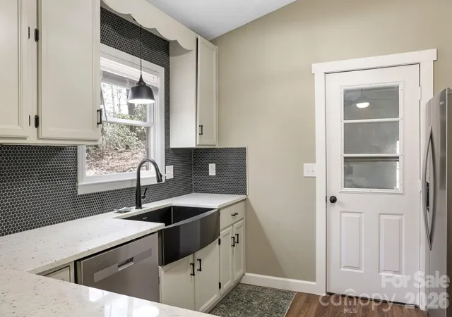 Photo 3 of Single family home for sale at 417 Soquili Dr, Brevard, NC 28712 | MLS# 4424446 | Listing updated on 2026-09-19