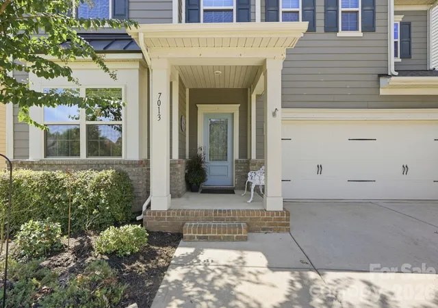 Photo 2 of Single family home for sale at 7013 Hamilton Ml Dr, Waxhaw, NC 28173 | MLS# 4424451 | Listing updated on 2026-10-02
