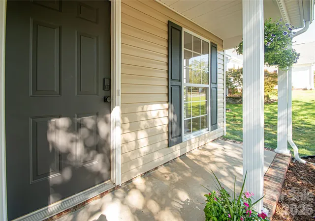Photo 3 of Single family home for sale at 5101 Ashie Ave, Matthews, NC 28104 | MLS# 4424455 | Listing updated on 2026-10-03
