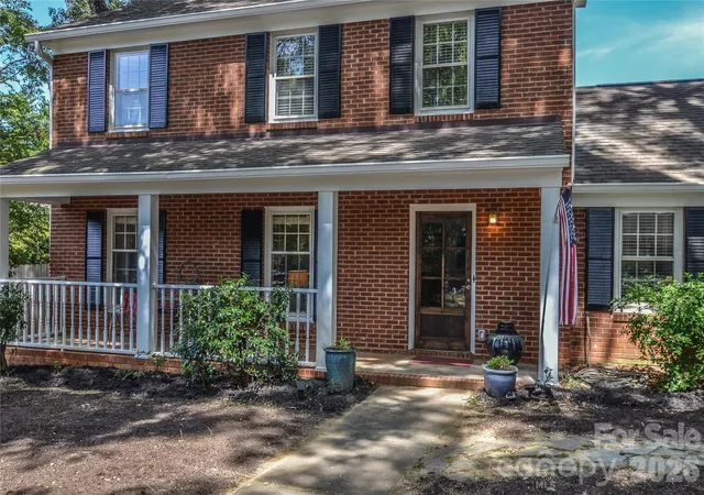 Photo 1 of Sale Pending at 500 Laurel Frk Dr, Matthews, NC 28105 | MLS# 4424461 | Listing updated on 2026-09-29