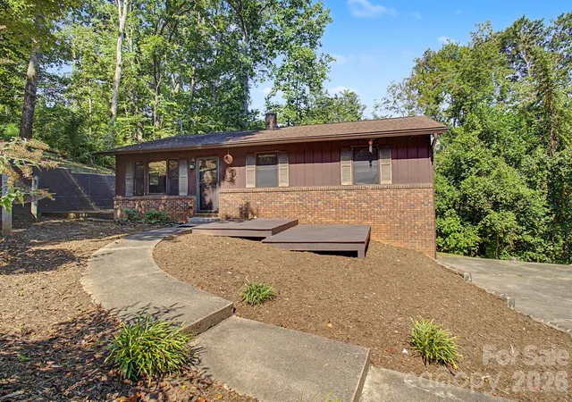 Photo 3 of Single family home for sale at 21 Coffey Cir, Asheville, NC 28806 | MLS# 4424466 | Listing updated on 2026-09-24