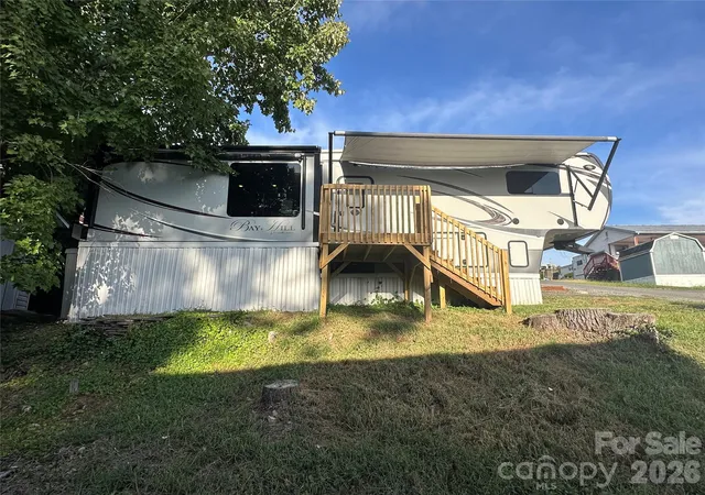 Photo 2 of Single family home for sale at 122 Eagle Dr, New London, NC 28127 | MLS# 4424474 | Listing updated on 2026-09-21
