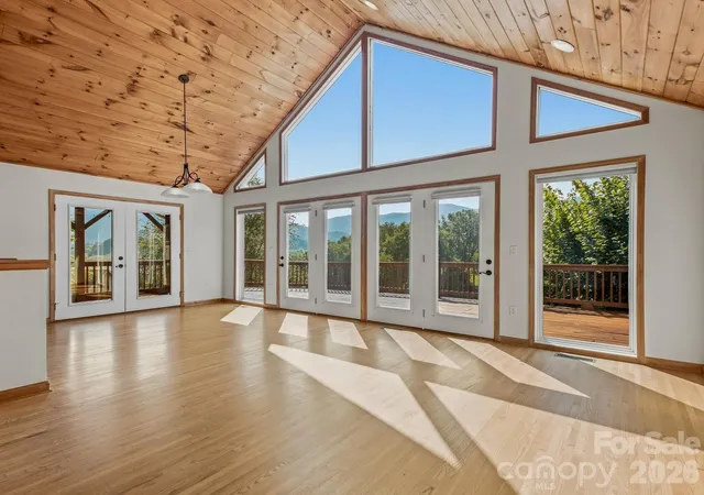 Photo 2 of Single family home for sale at 110 Medford Ave, Waynesville, NC 28786 | MLS# 4424495 | Listing updated on 2026-09-30
