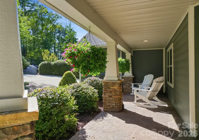 Photo 3 of Single family home for sale at 132 Lucent Ln, Mooresville, NC 28117 | MLS# 4424508 | Listing updated on 2026-10-07