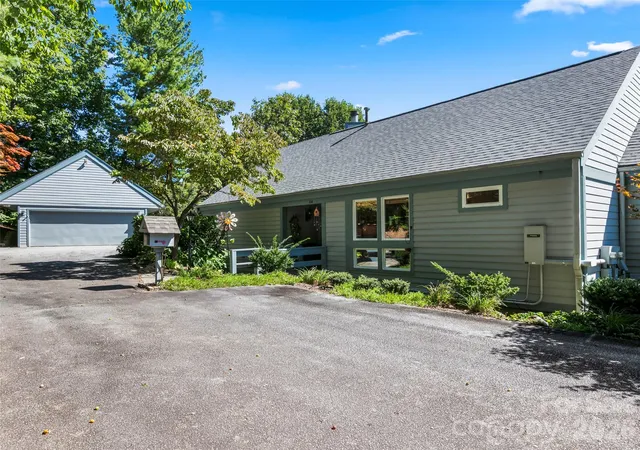 Photo 2 of Condo for sale at 114 Sunny View Ln, Flat Rock, NC 28731 | MLS# 4424525 | Listing updated on 2026-09-23