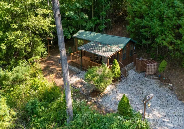 Photo 1 of Single family home for sale at 319 Dancing Leaf Ln, Bakersville, NC 28705 | MLS# 4424529 | Listing updated on 2026-10-13