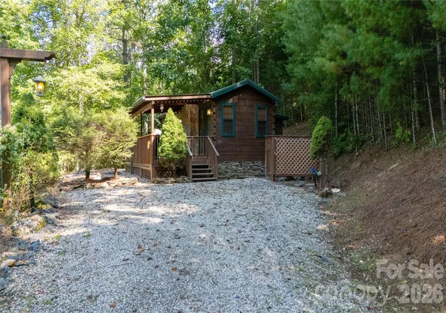 Photo 3 of Single family home for sale at 319 Dancing Leaf Ln, Bakersville, NC 28705 | MLS# 4424529 | Listing updated on 2026-10-13