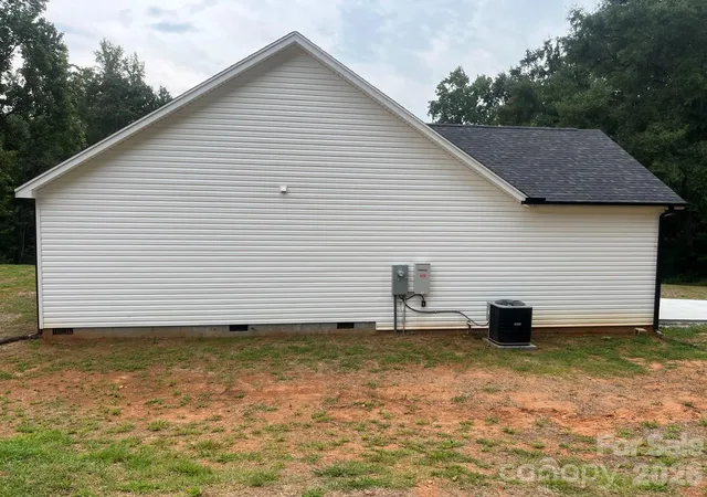 Photo 3 of Single family home for sale at 914 Old Hollis Rd, Ellenboro, NC 28040 | MLS# 4424541 | Listing updated on 2026-09-15
