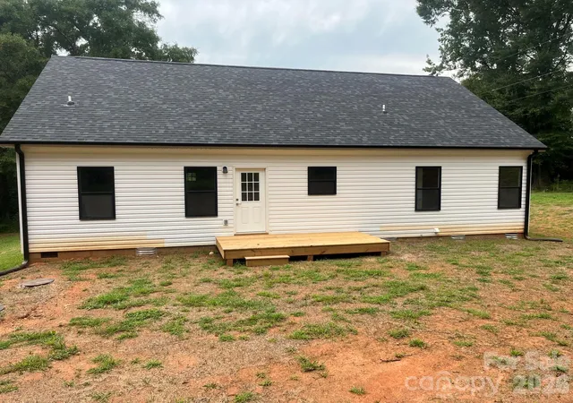 Photo 4 of Single family home for sale at 914 Old Hollis Rd, Ellenboro, NC 28040 | MLS# 4424541 | Listing updated on 2026-09-15