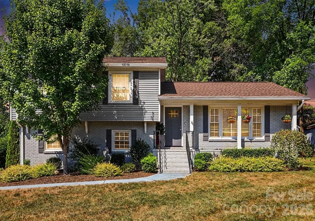 Single family home for sale at 5621 Alanhurst Pl, Charlotte, NC 28217 | MLS# 4424544