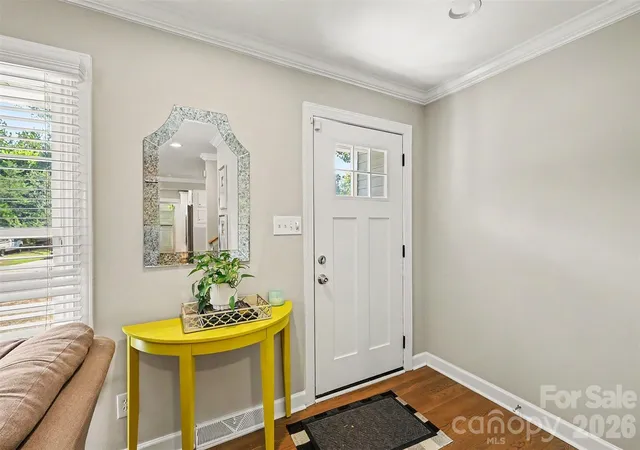 Photo 2 of Single family home for sale at 5621 Alanhurst Pl, Charlotte, NC 28217 | MLS# 4424544 | Listing updated on 2026-10-23