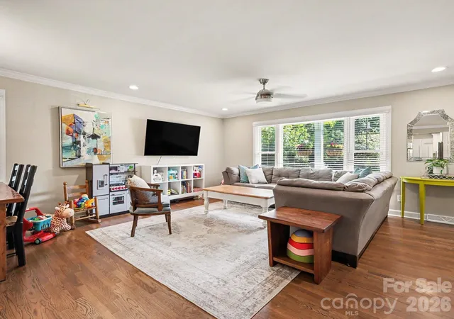 Photo 4 of Single family home for sale at 5621 Alanhurst Pl, Charlotte, NC 28217 | MLS# 4424544 | Listing updated on 2026-10-23