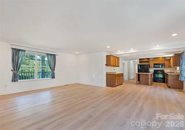 Photo 3 of Single family home for sale at 10 Enochs Way, Fletcher, NC 28732 | MLS# 4424550 | Listing updated on 2026-10-04