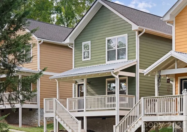 Single family home for sale at 8 Cottage Cvs Ln, Asheville, NC 28803 | MLS# 4424551