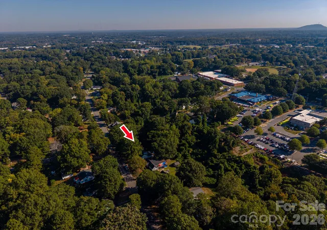 Photo 2 of Single family home for sale at 712 N Weldon St, Gastonia, NC 28052 | MLS# 4424561 | Listing updated on 2026-10-02