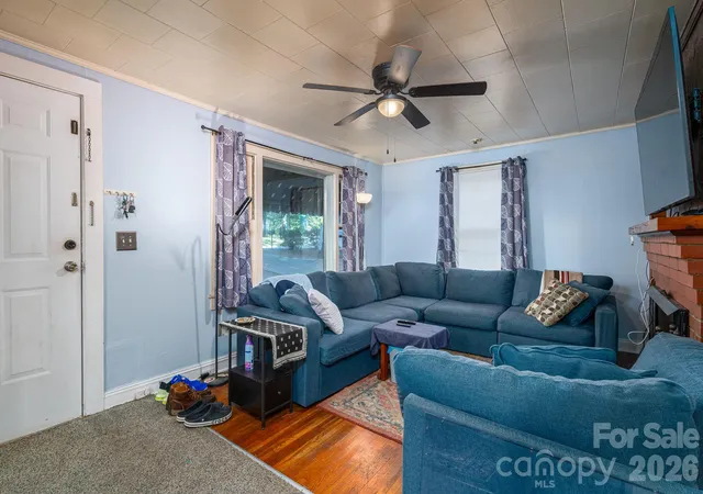 Photo 4 of Single family home for sale at 712 N Weldon St, Gastonia, NC 28052 | MLS# 4424561 | Listing updated on 2026-10-02
