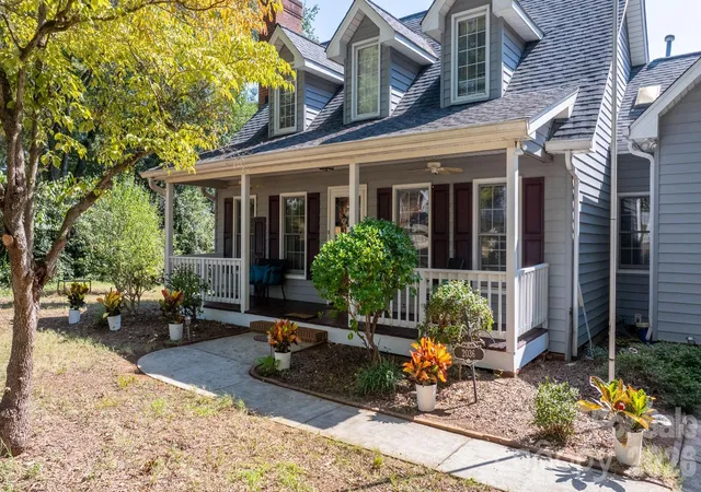 Photo 3 of Single family home for sale at 2036 Picnic Dr, Newton, NC 28658 | MLS# 4424566 | Listing updated on 2026-09-18