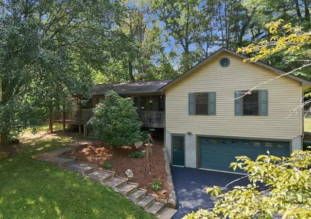 Photo 1 of Single family home for sale at 6 Cisco Rd, Asheville, NC 28805 | MLS# 4424586 | Listing updated on 2026-10-02