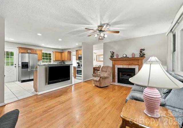Photo 3 of Single family home for sale at 6 Cisco Rd, Asheville, NC 28805 | MLS# 4424586 | Listing updated on 2026-10-02