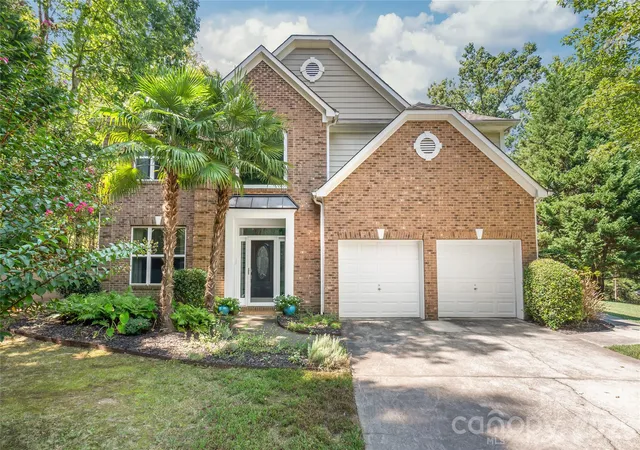 Photo 1 of Single family home for sale at 13934 Kings Carriage Ln, Charlotte, NC 28278 | MLS# 4424593 | Listing updated on 2026-09-23