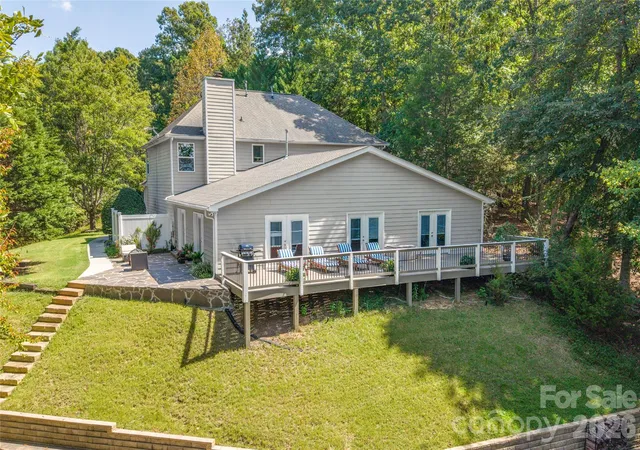 Photo 3 of Single family home for sale at 13934 Kings Carriage Ln, Charlotte, NC 28278 | MLS# 4424593 | Listing updated on 2026-10-07