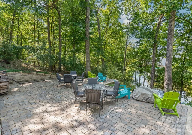 Photo 4 of Single family home for sale at 13934 Kings Carriage Ln, Charlotte, NC 28278 | MLS# 4424593 | Listing updated on 2026-10-07