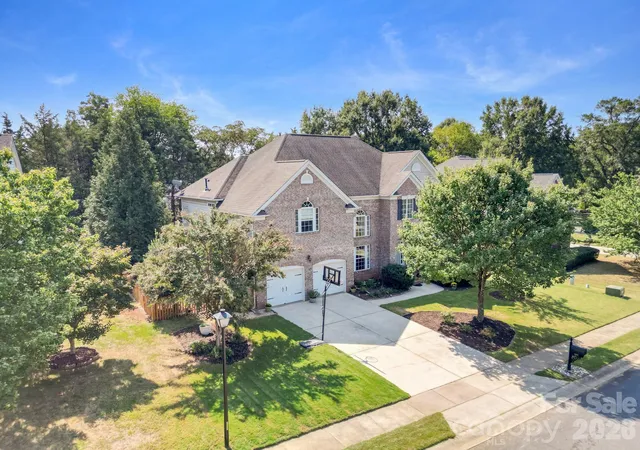 Photo 2 of Single family home for sale at 402 Deercross Ln, Waxhaw, NC 28173 | MLS# 4424603 | Listing updated on 2026-10-07